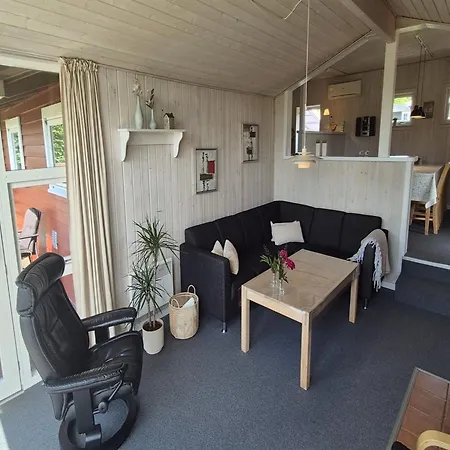 Vakantiehuis Vinny - 1km From The Sea By Interhome *