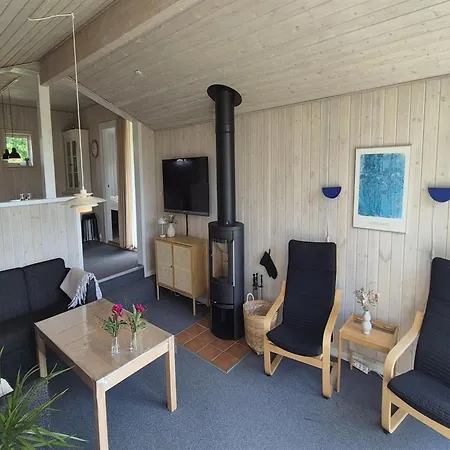 Vinny - 1km From The Sea By Interhome