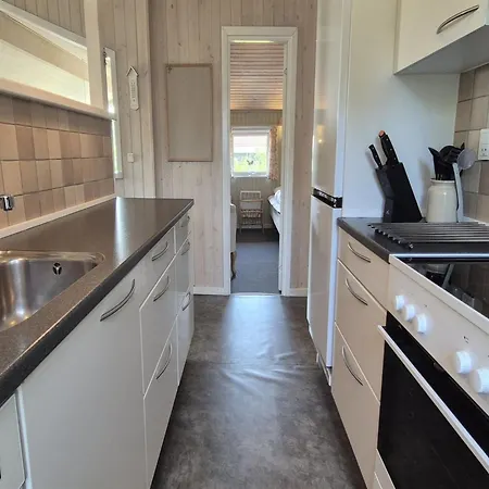 Vinny - 1km From The Sea By Interhome